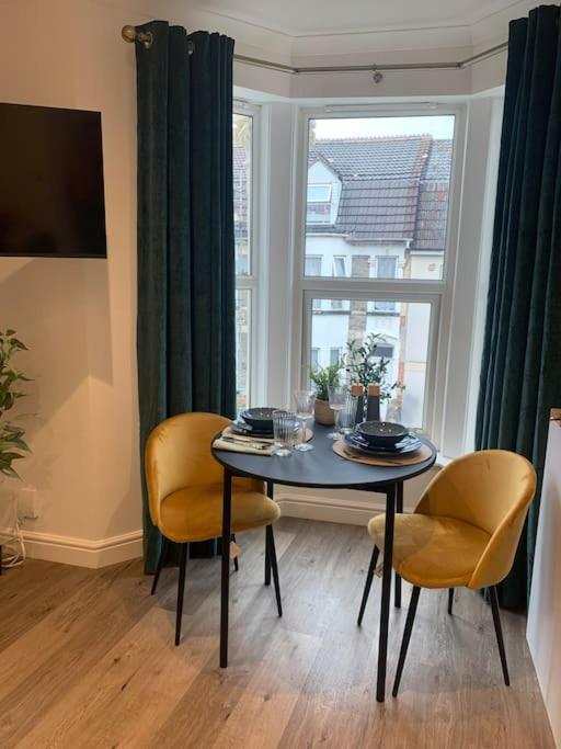 Alto - Lovely 2 Bedroom Serviced Apartment Bristol By Mint Stays Dış mekan fotoğraf
