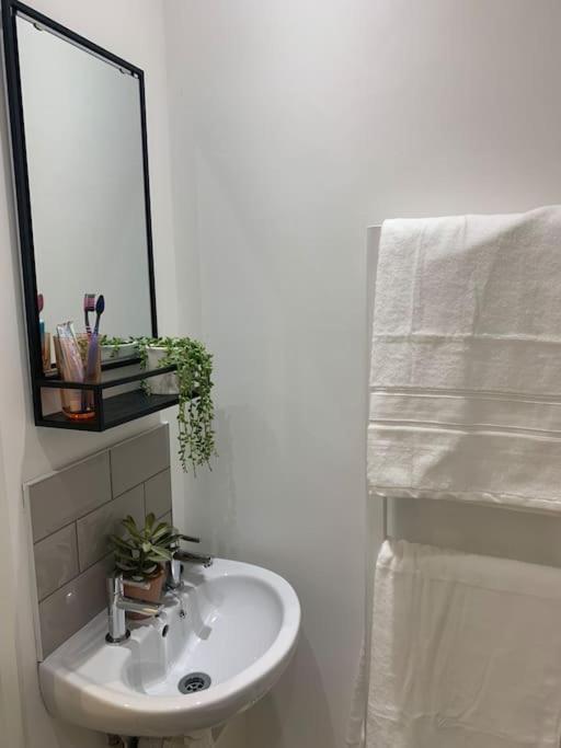 Alto - Lovely 2 Bedroom Serviced Apartment Bristol By Mint Stays Dış mekan fotoğraf